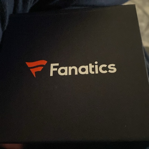 Authentic NWB signed Victor Hedman signed Hockey Puck - Picture 4 of 4